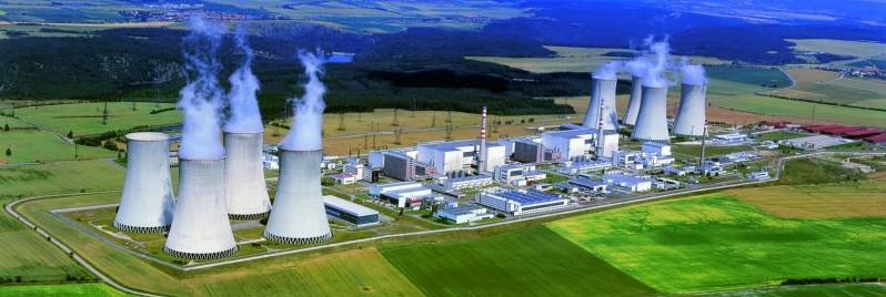 Celkový pohled na areál jaderné elektrárny Dukovany